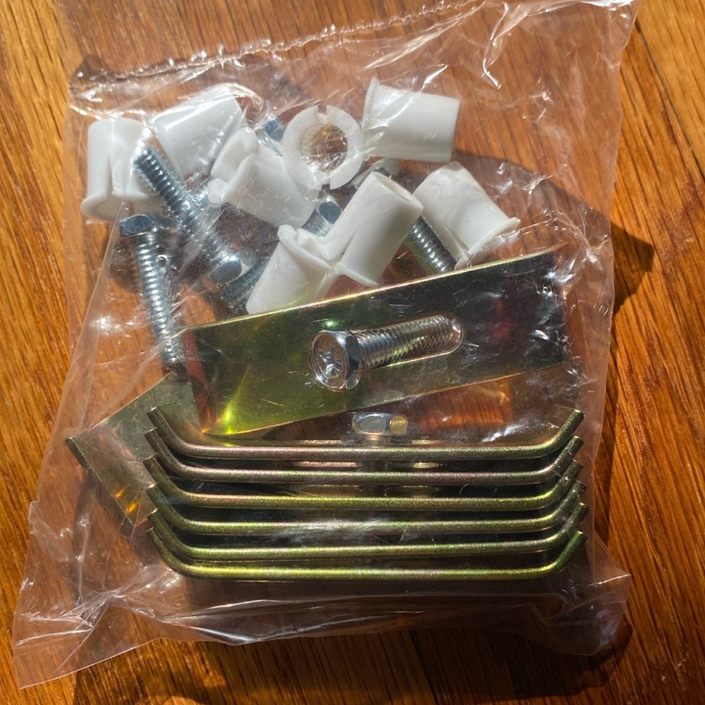 Kitchen sink undermount clips